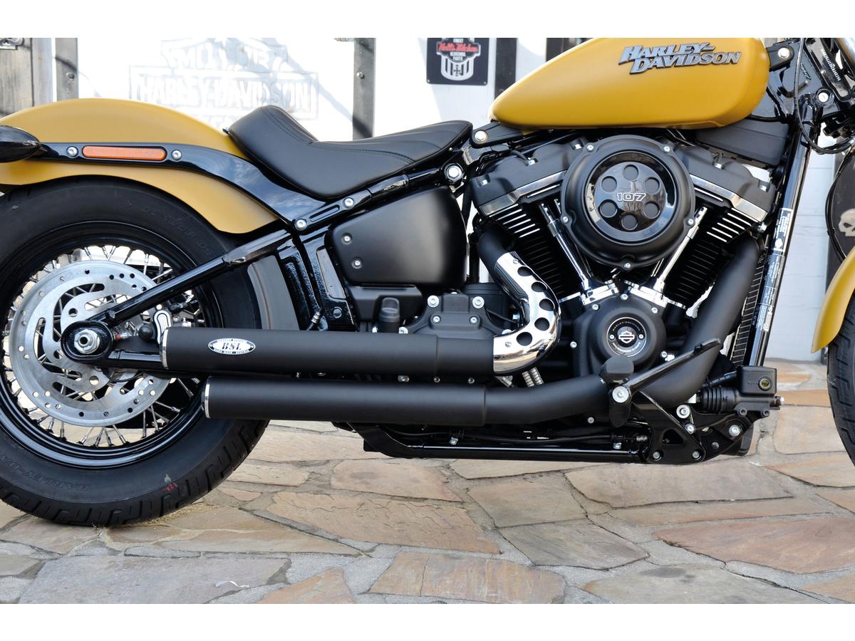 Top Chopp Staggered Exhaust System , Black Hole Heat Shield, Polished Smooth End Cap, Polished 70 mm