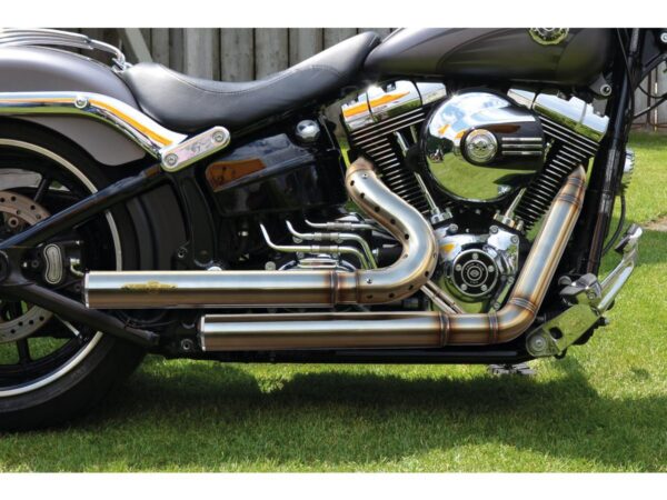Top Chopp Staggered Forward Control Exhaust System , Raw Hole Heat Shield, Polished Smooth End Cap, Outline 2,5"