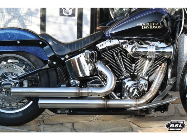 Top Chopp Staggered Floorboard Exhaust System , Raw Hole Heat Shield, Polished Smooth End Cap, Outline 2,5"